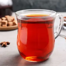 كوب شاي أحمر